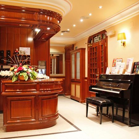 Hostal Victoria III Madrid Bagian luar foto