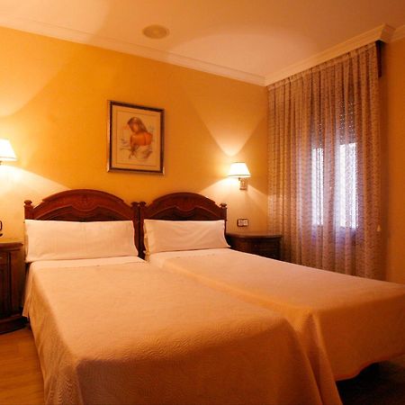 Hostal Victoria III Madrid Bagian luar foto