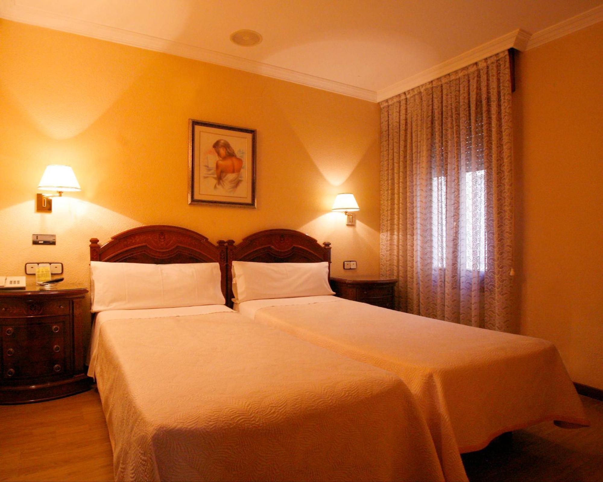 Hostal Victoria III Madrid Bagian luar foto