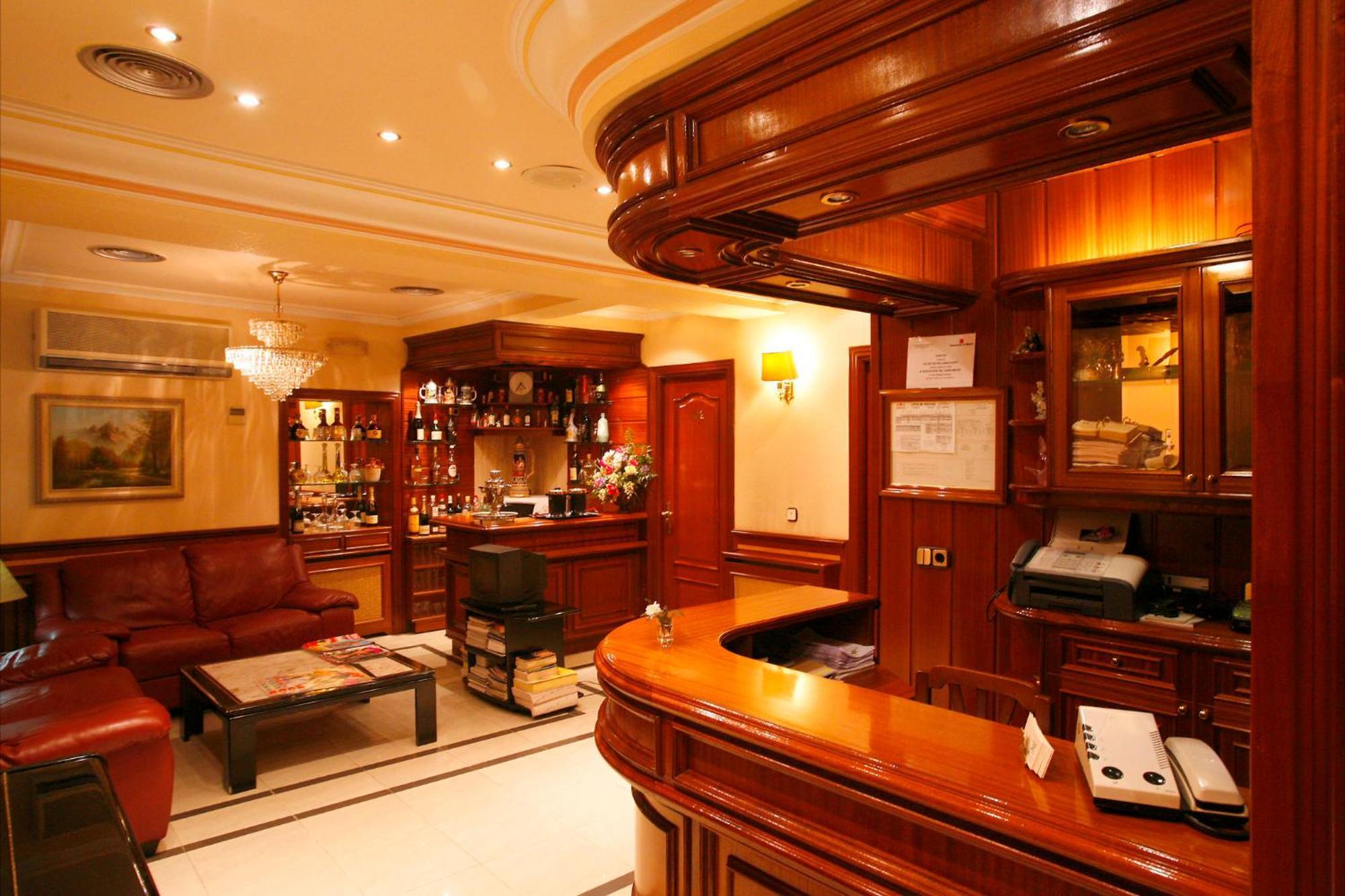 Hostal Victoria III Madrid Bagian luar foto