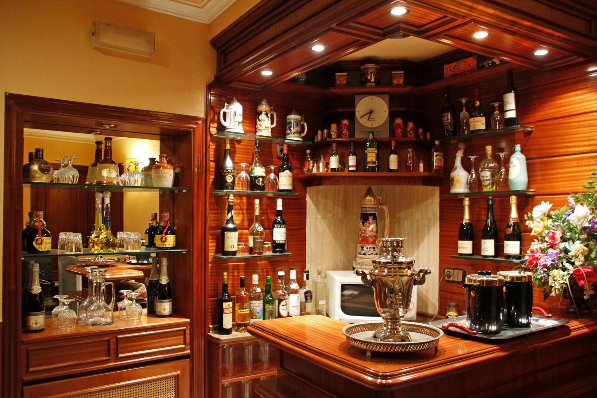 Hostal Victoria III Madrid Bagian luar foto