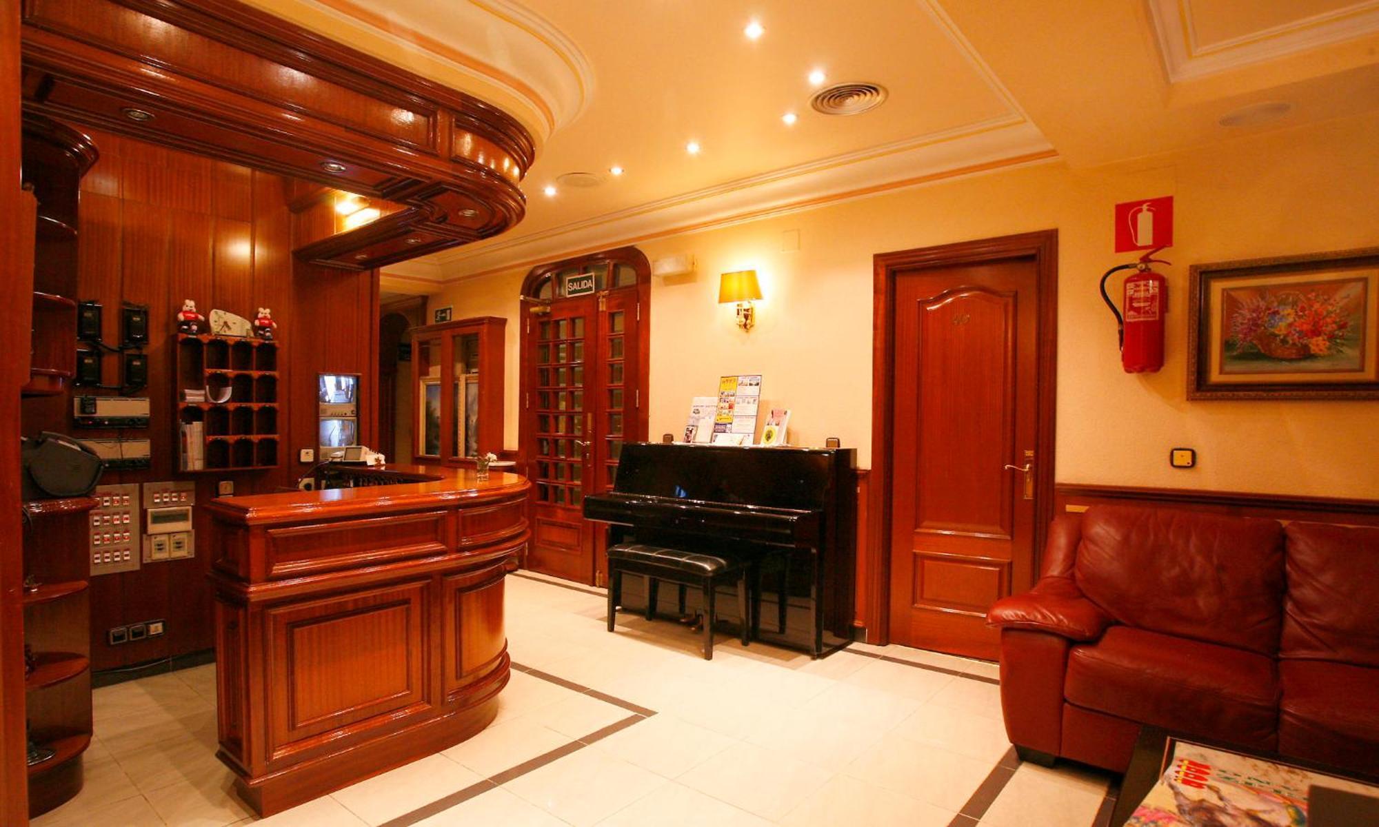 Hostal Victoria III Madrid Bagian luar foto