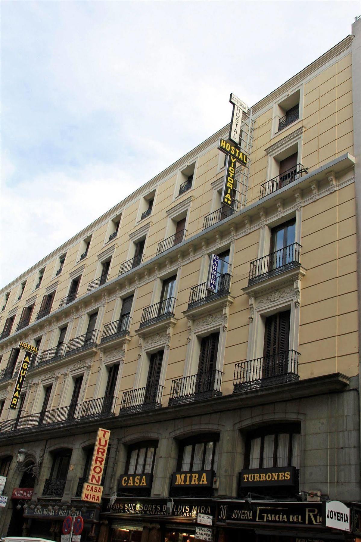 Hostal Victoria III Madrid Bagian luar foto