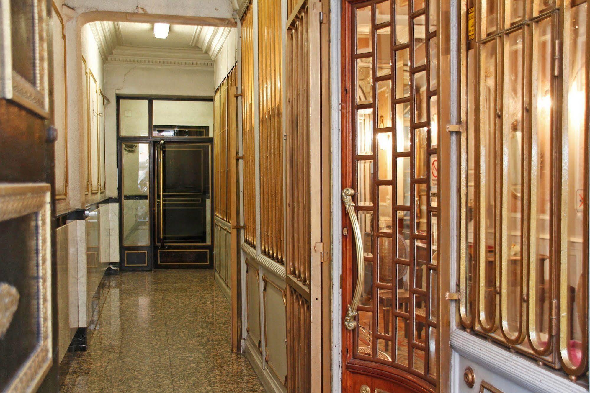 Hostal Victoria III Madrid Bagian luar foto